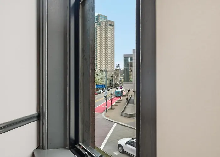 Stylish 1br Downtown Apartment, Nfl Draft Apartment