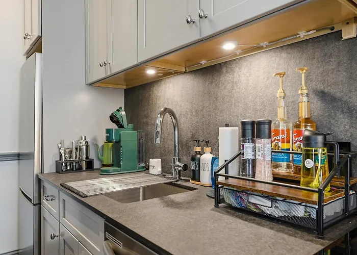 Stylish 1br Downtown Apartment, Nfl Draft *