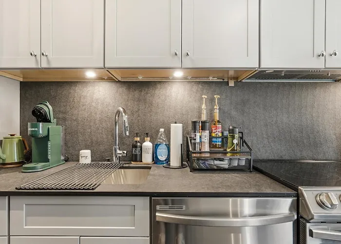 Stylish 1br Downtown Apartment, Nfl Draft *