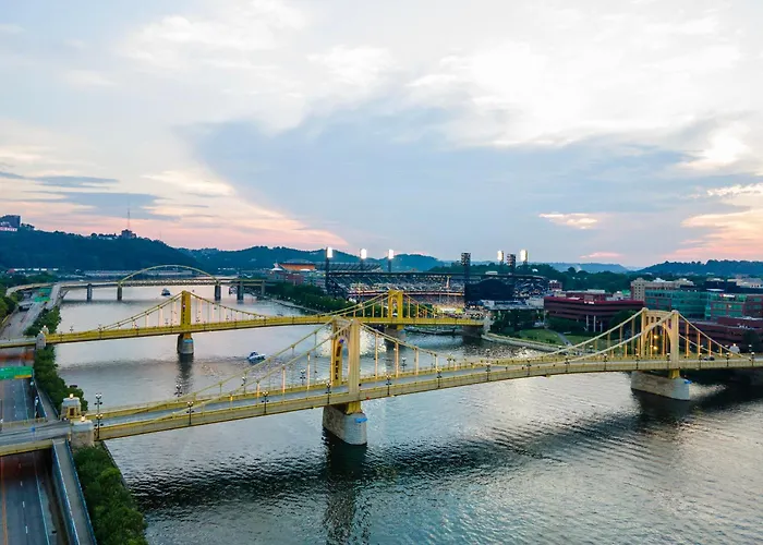 Stylish 1br Downtown Apartment, Nfl Draft Pittsburgh